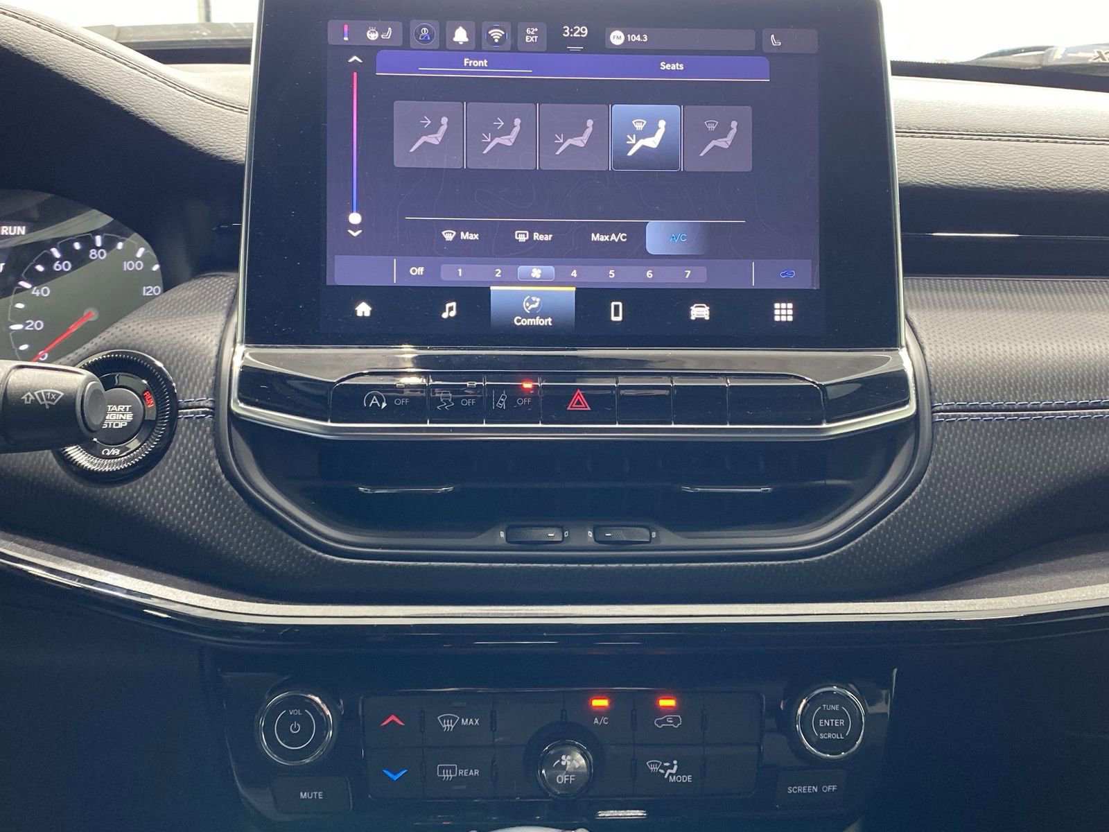 Used 2025 Jeep Compass Latitude w/ Altitude Special Edition image 18