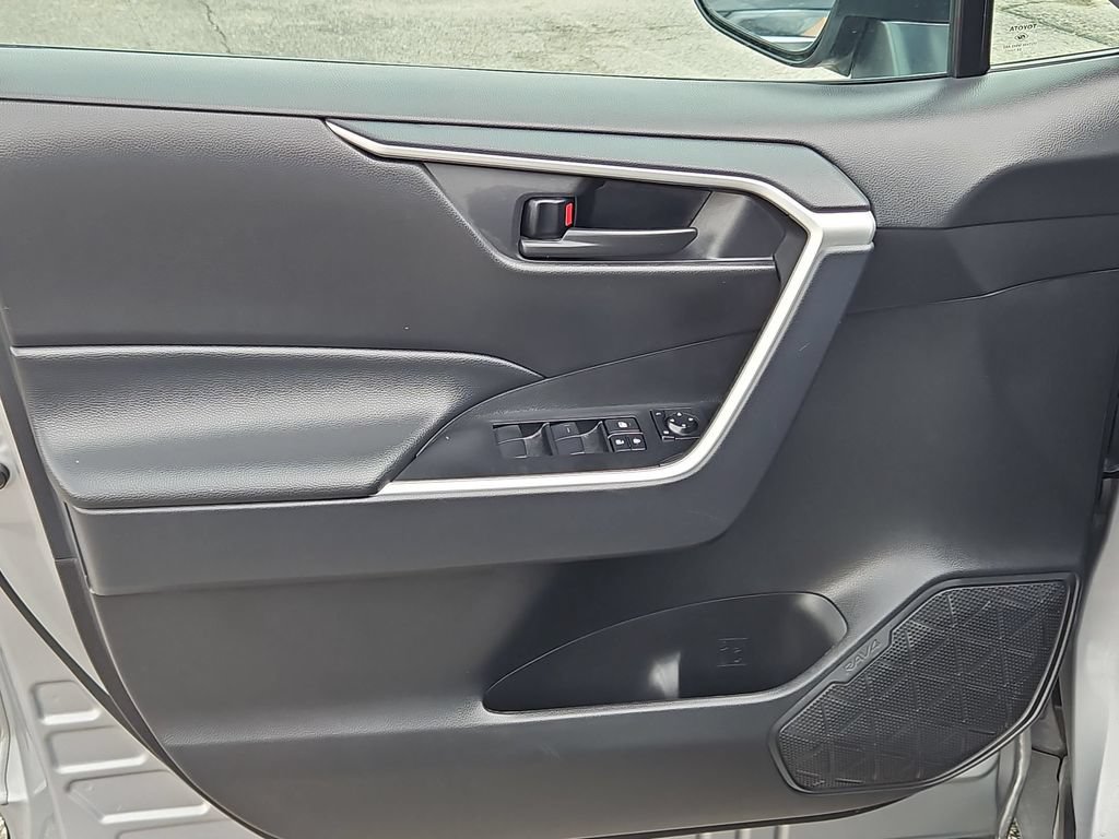 Used 2025 Toyota RAV4 LE FWD image 11