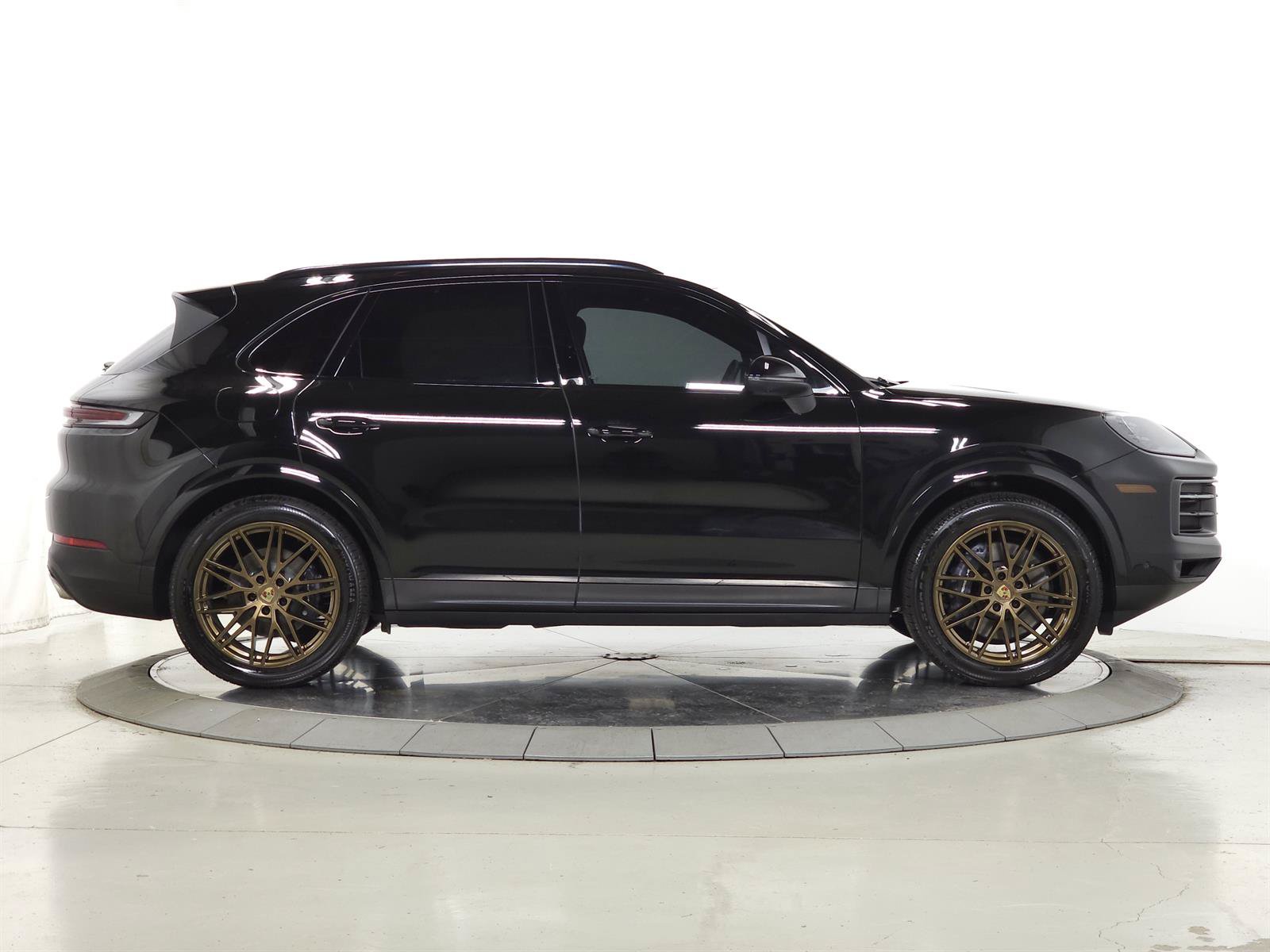 Used 2024 Porsche Cayenne AWD/4WD image 10
