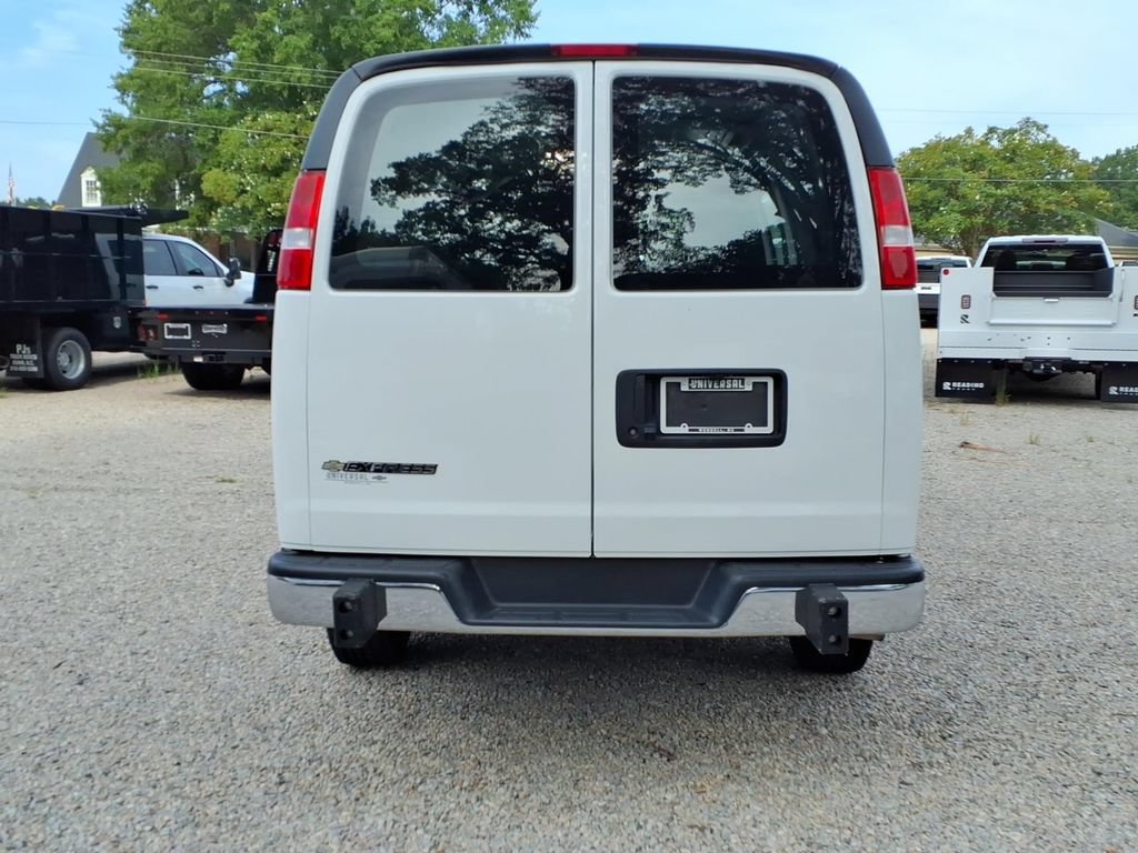 Used 2024 Chevrolet Express 2500 w/ Driver Convenience Package RWD image 6