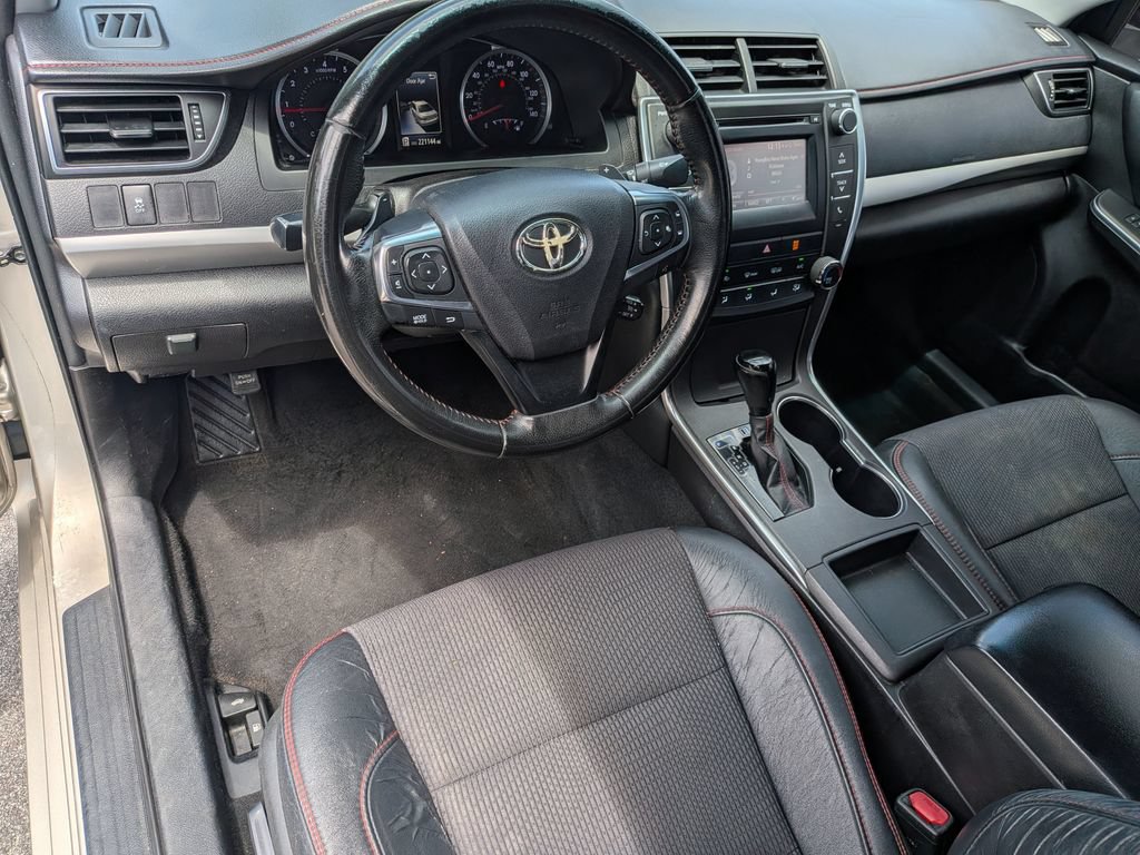 Used 2016 Toyota Camry SE FWD image 12