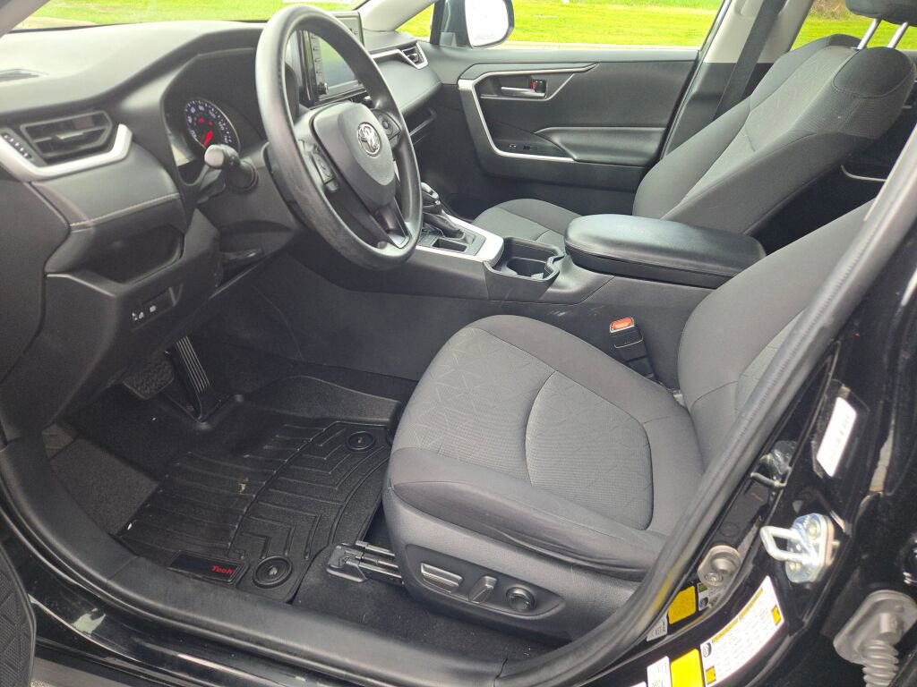 Used 2021 Toyota RAV4 XLE FWD image 21