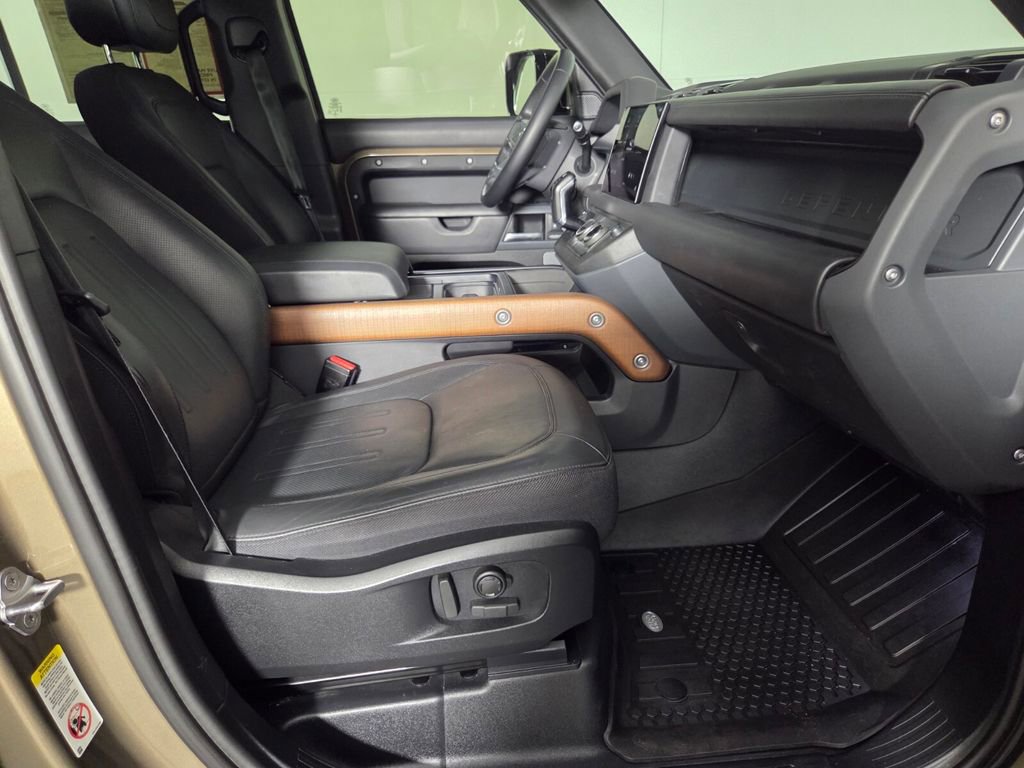 Used 2023 Land Rover Defender 110 X AWD/4WD image 32