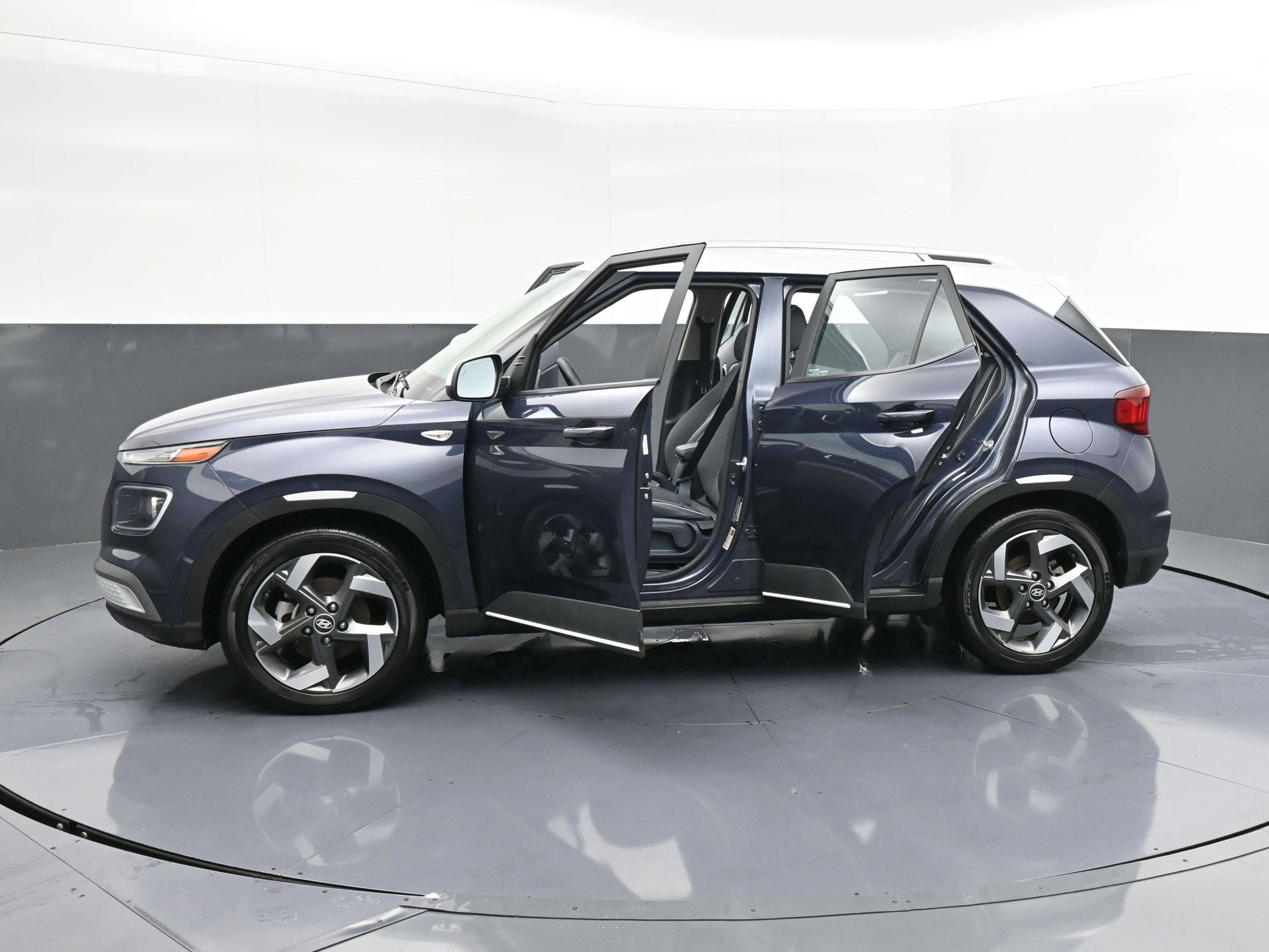 Used 2023 Hyundai Venue Limited w/ Cargo Package image 39