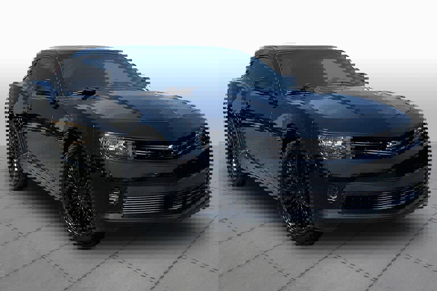 Used 2015 Chevrolet Camaro LS RWD image 3