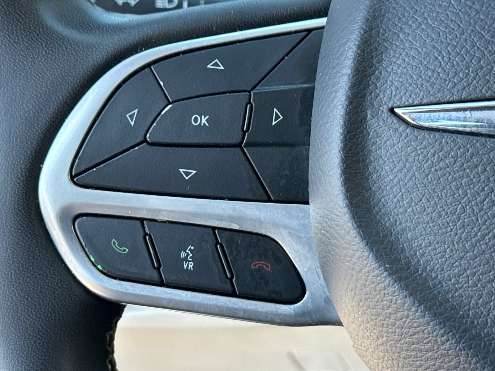 Used 2023 Chrysler Pacifica Touring-L FWD image 24