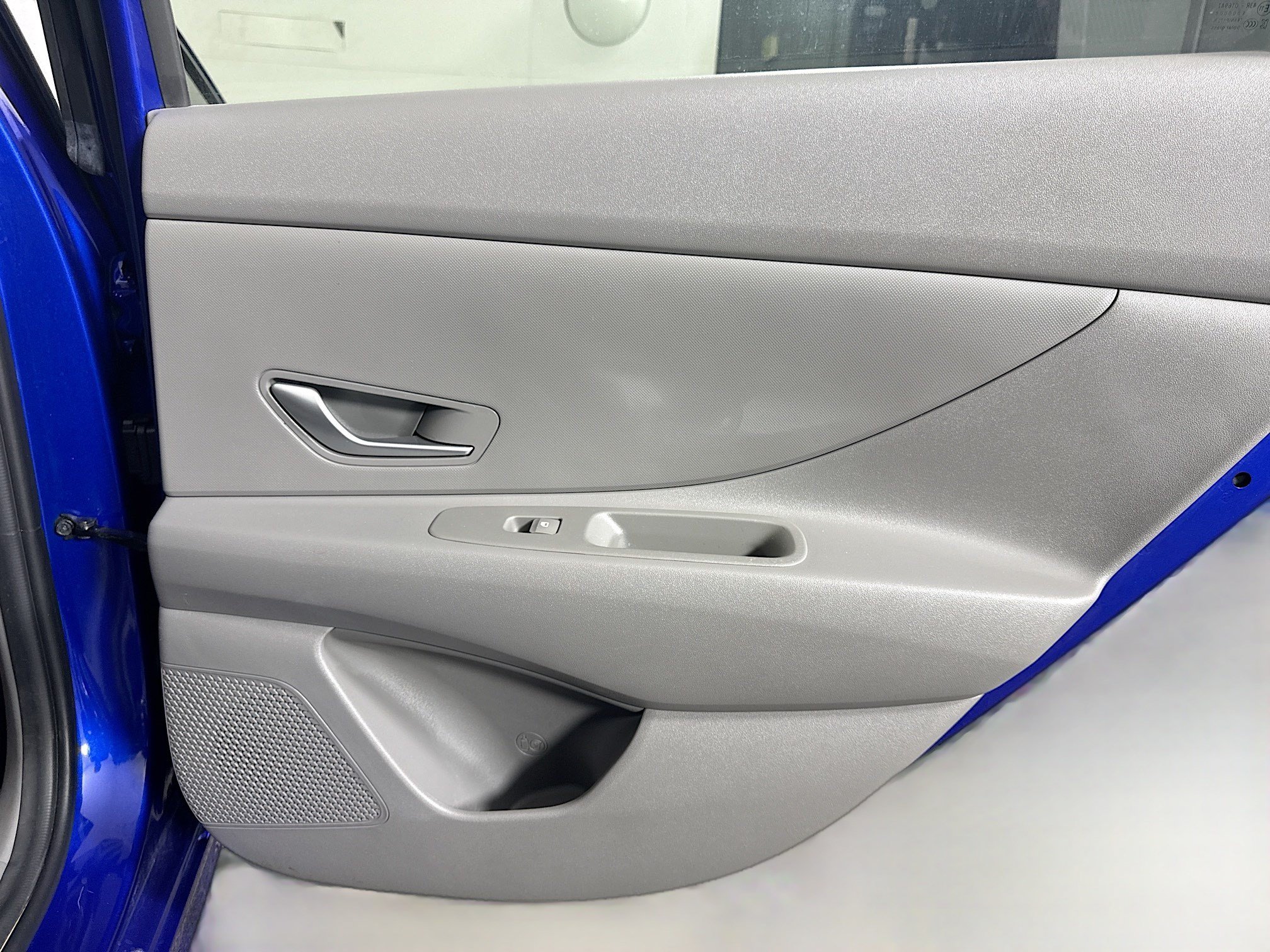 Used 2024 Hyundai Elantra SE FWD image 27