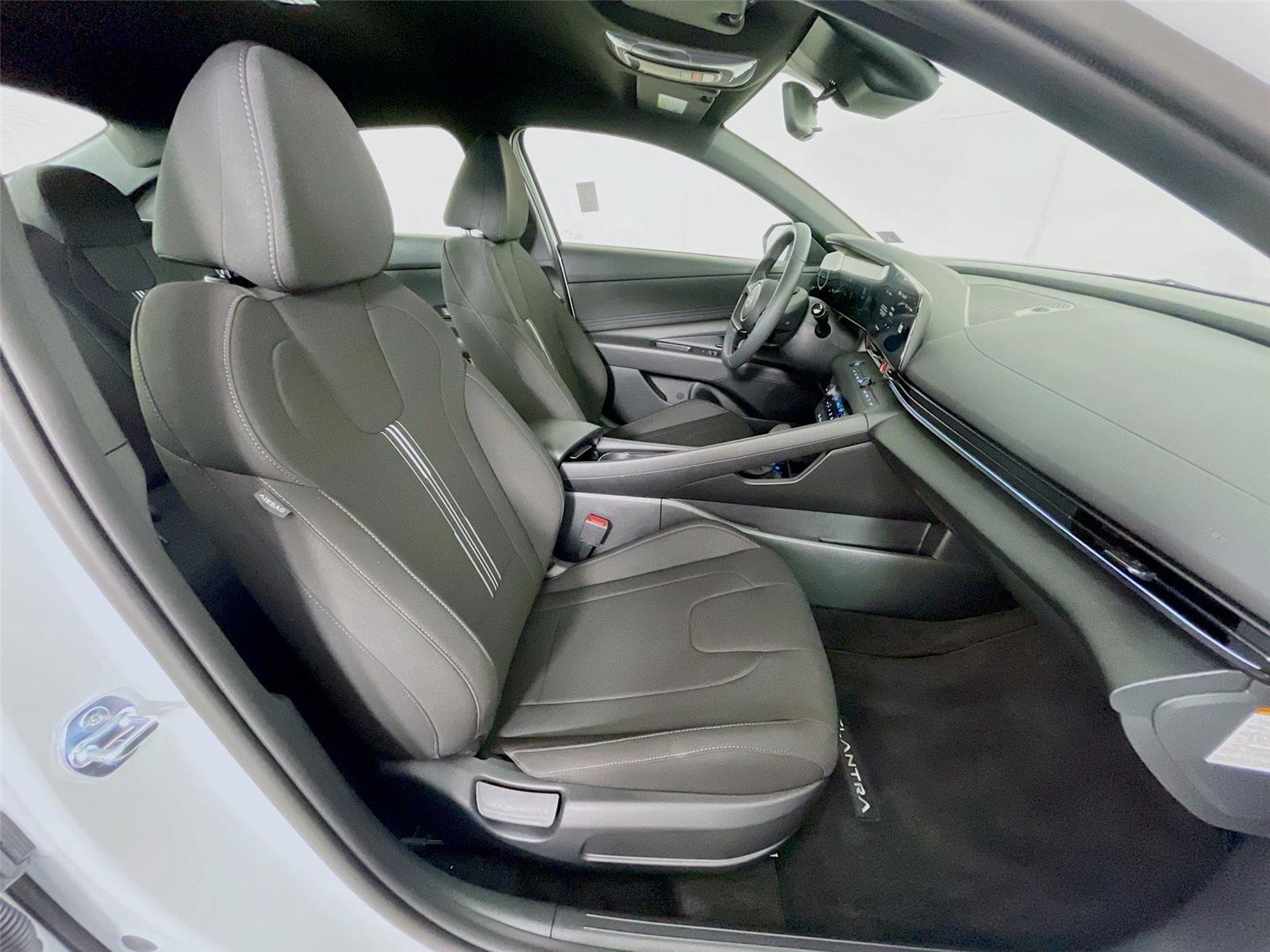 Used 2026 Hyundai Elantra SEL FWD image 30