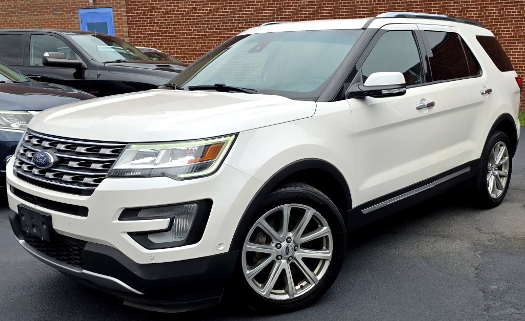 Used 2017 Ford Explorer Limited w/ Equipment Group 301A AWD/4WD image 4