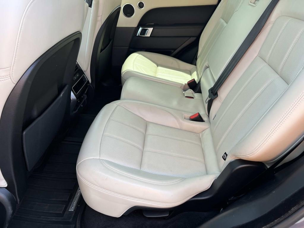 Used 2020 Land Rover Range Rover Sport HSE image 19