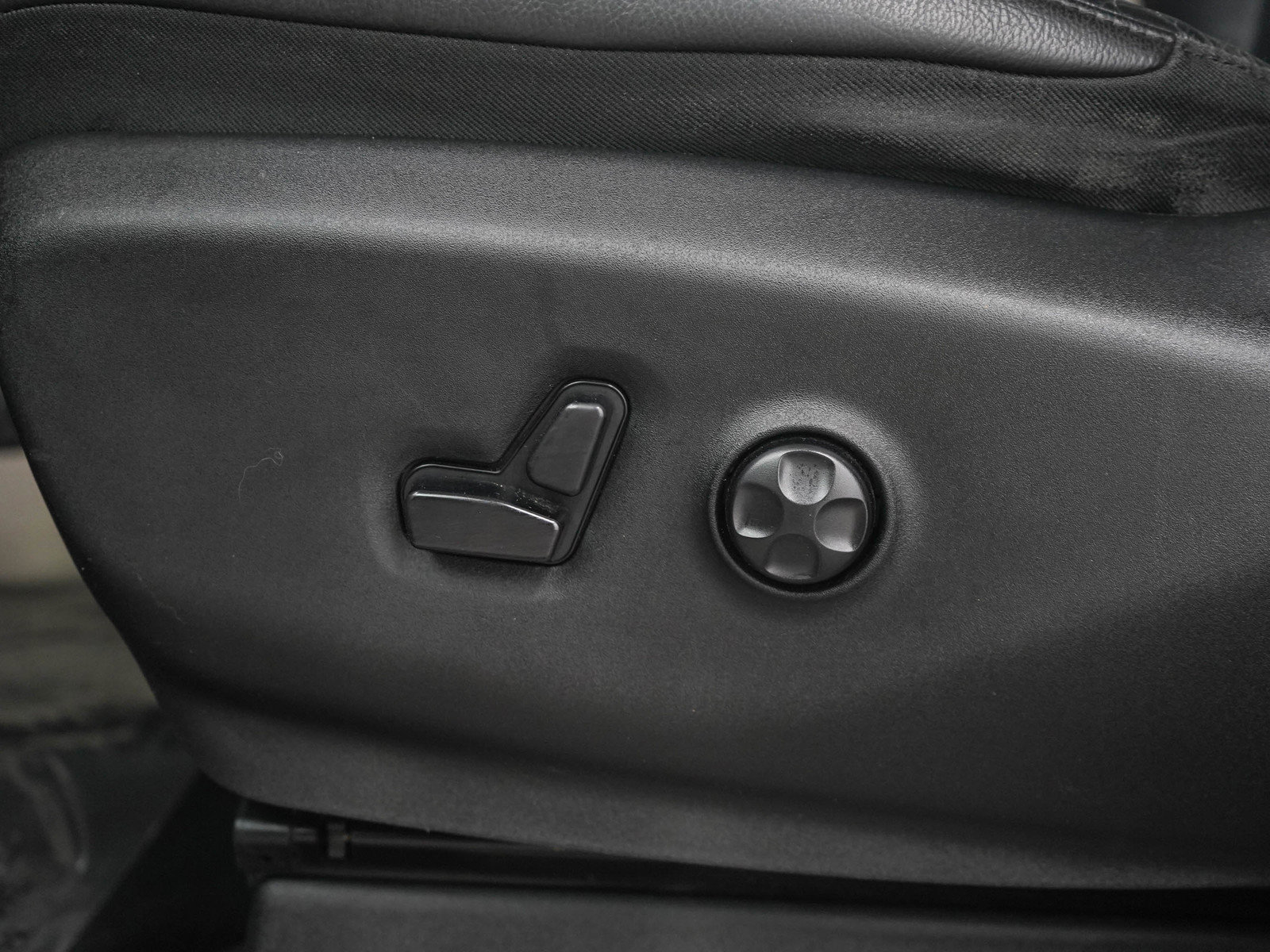 Used 2018 Chrysler Pacifica Touring-L FWD image 29