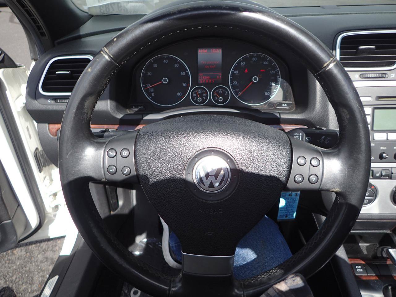 Used 2009 Volkswagen Eos Lux FWD image 19