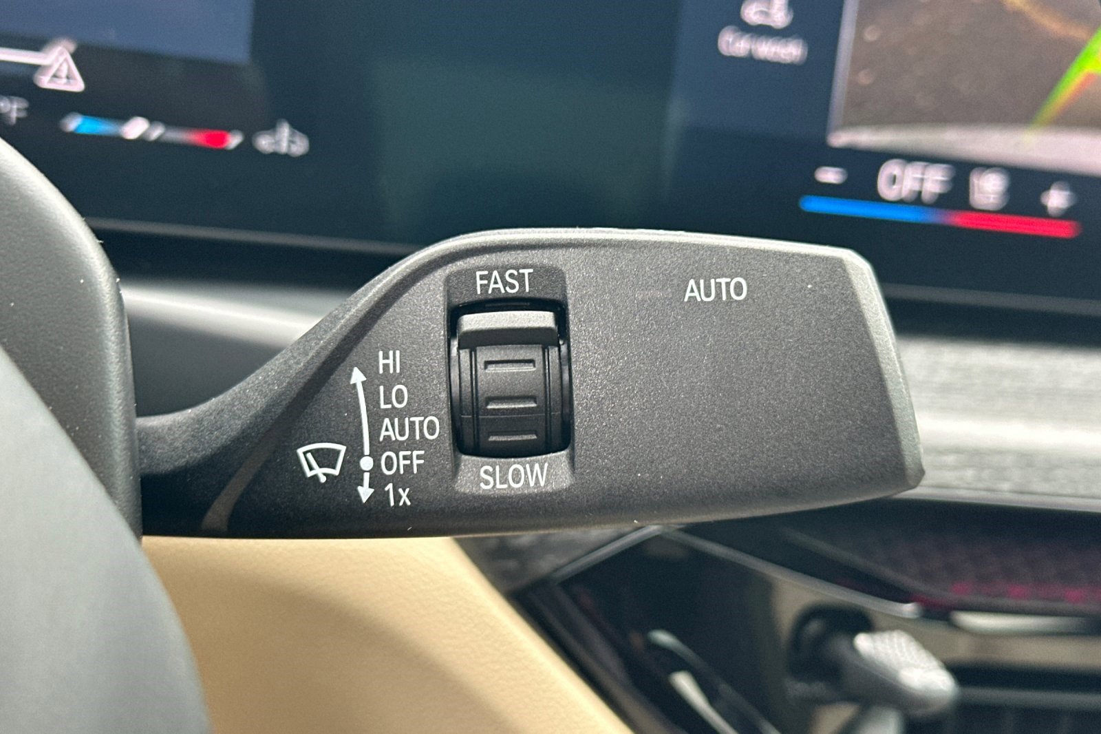 Used 2025 BMW 330i Sedan w/ Premium Package image 32