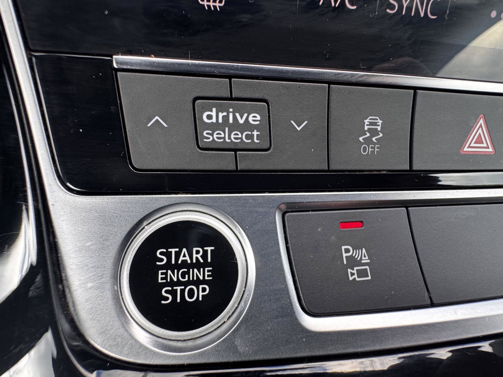 Used 2025 Audi Q8 Premium AWD/4WD image 26