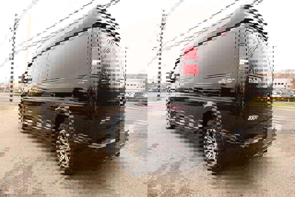 Used 2018 GMC Savana 2500 Extended w/ Enhanced Convenience Package image 3