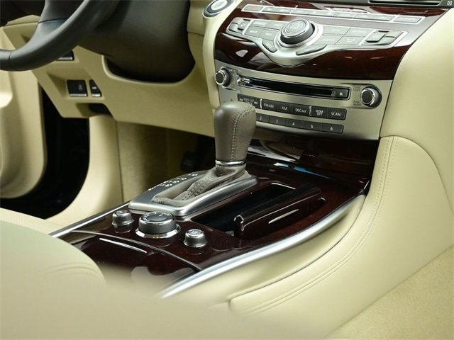 Used 2017 INFINITI Q70 3.7 image 42