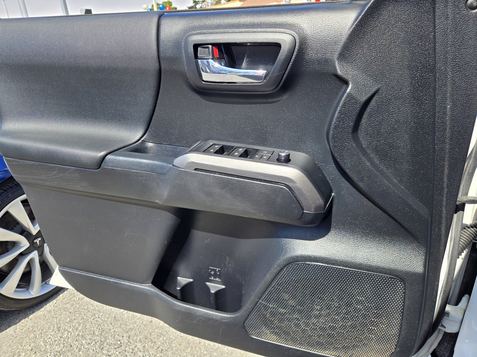 Used 2017 Toyota Tacoma TRD Sport w/ Tow Package RWD image 24