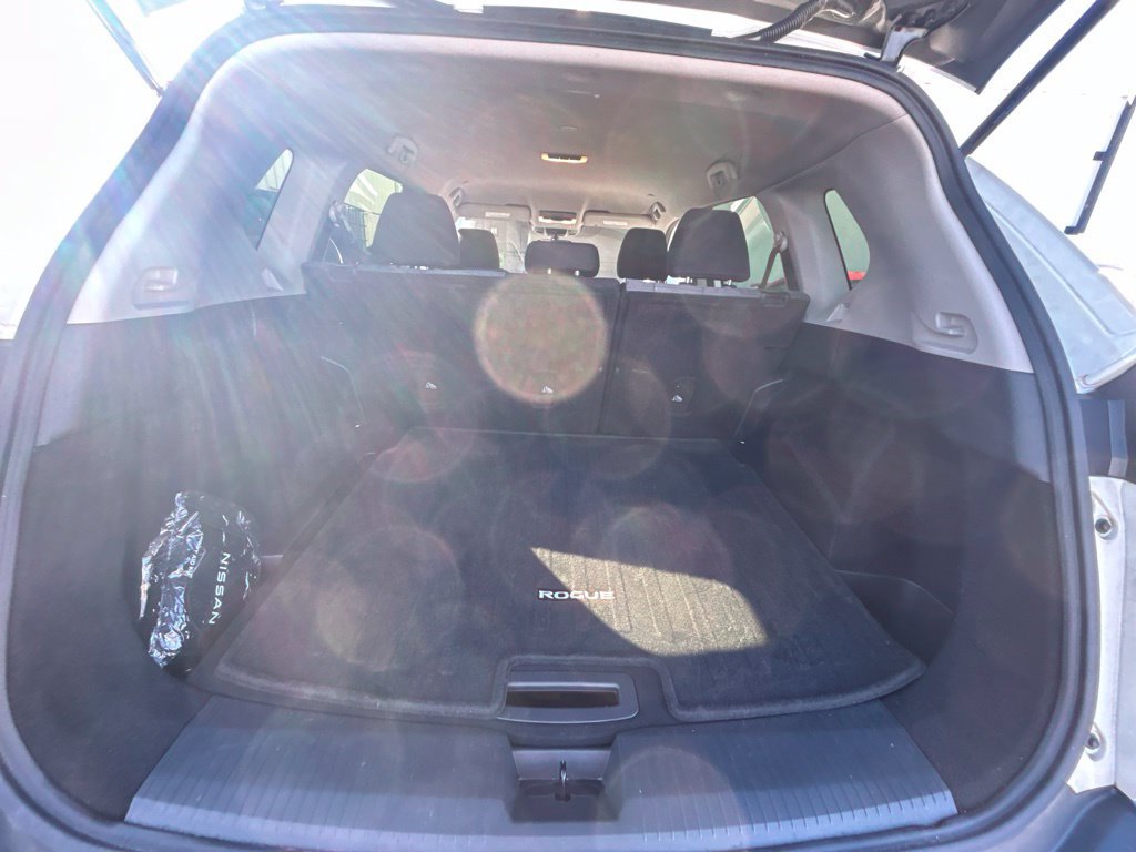 Used 2023 Nissan Rogue SV FWD image 19
