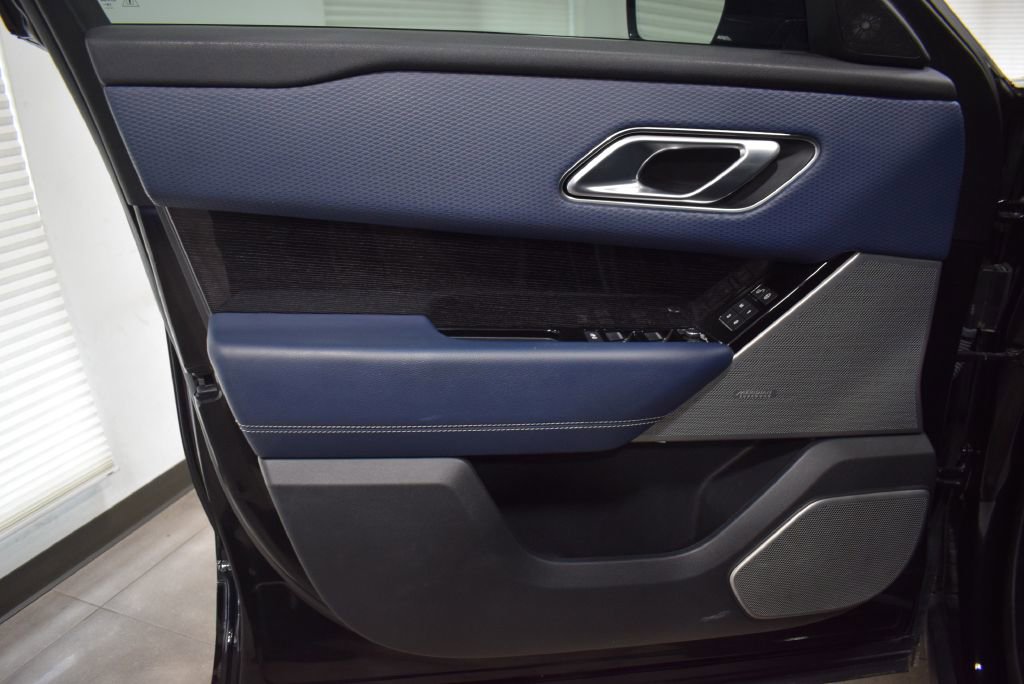 Used 2020 Land Rover Range Rover Velar R-Dynamic S image 7