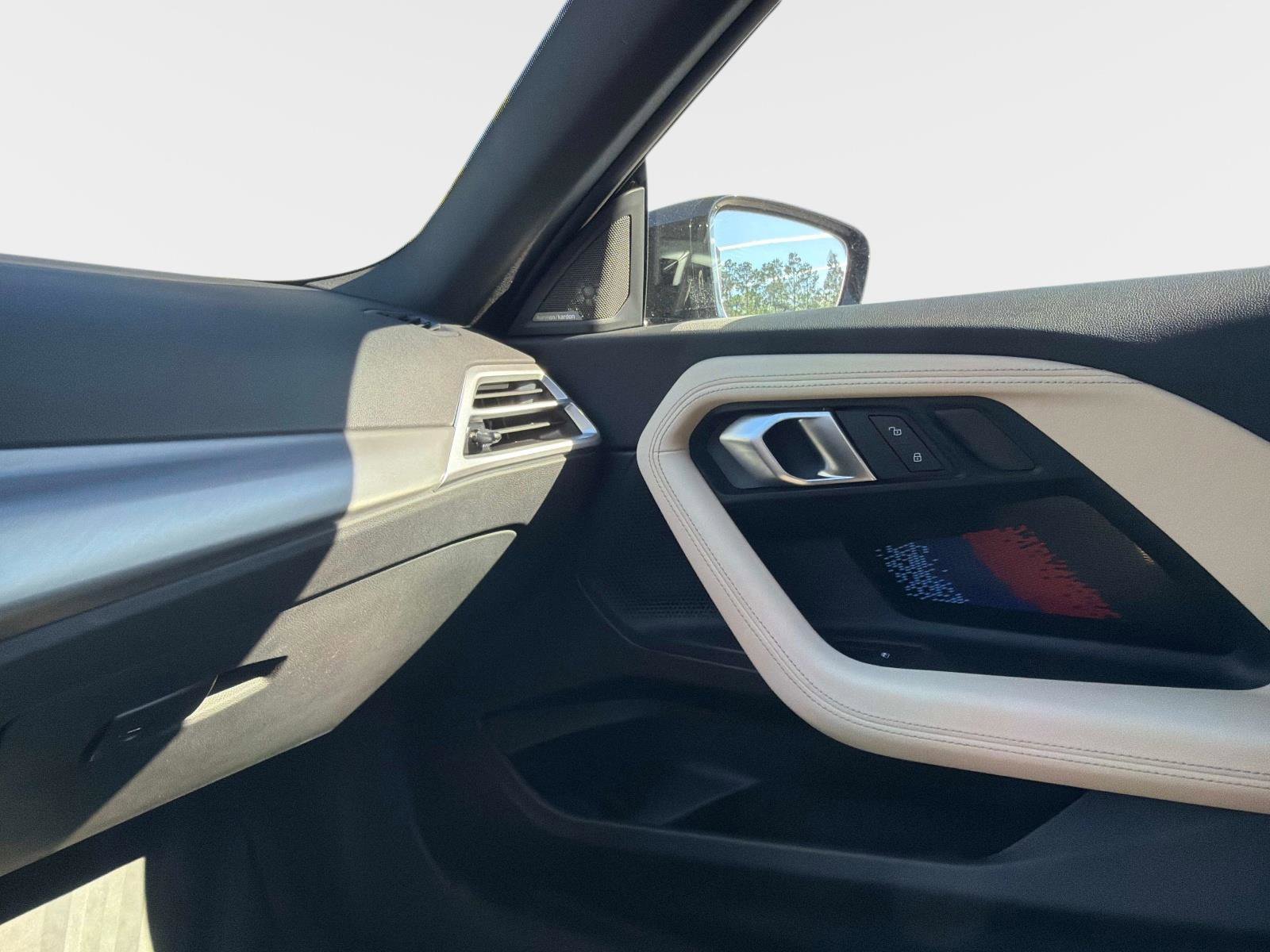 Used 2025 BMW 230i Coupe w/ M Sport Package RWD image 17