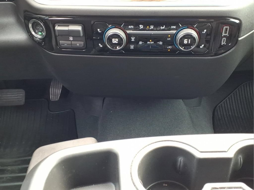 Used 2025 Chevrolet Silverado 1500 LT AWD/4WD image 16