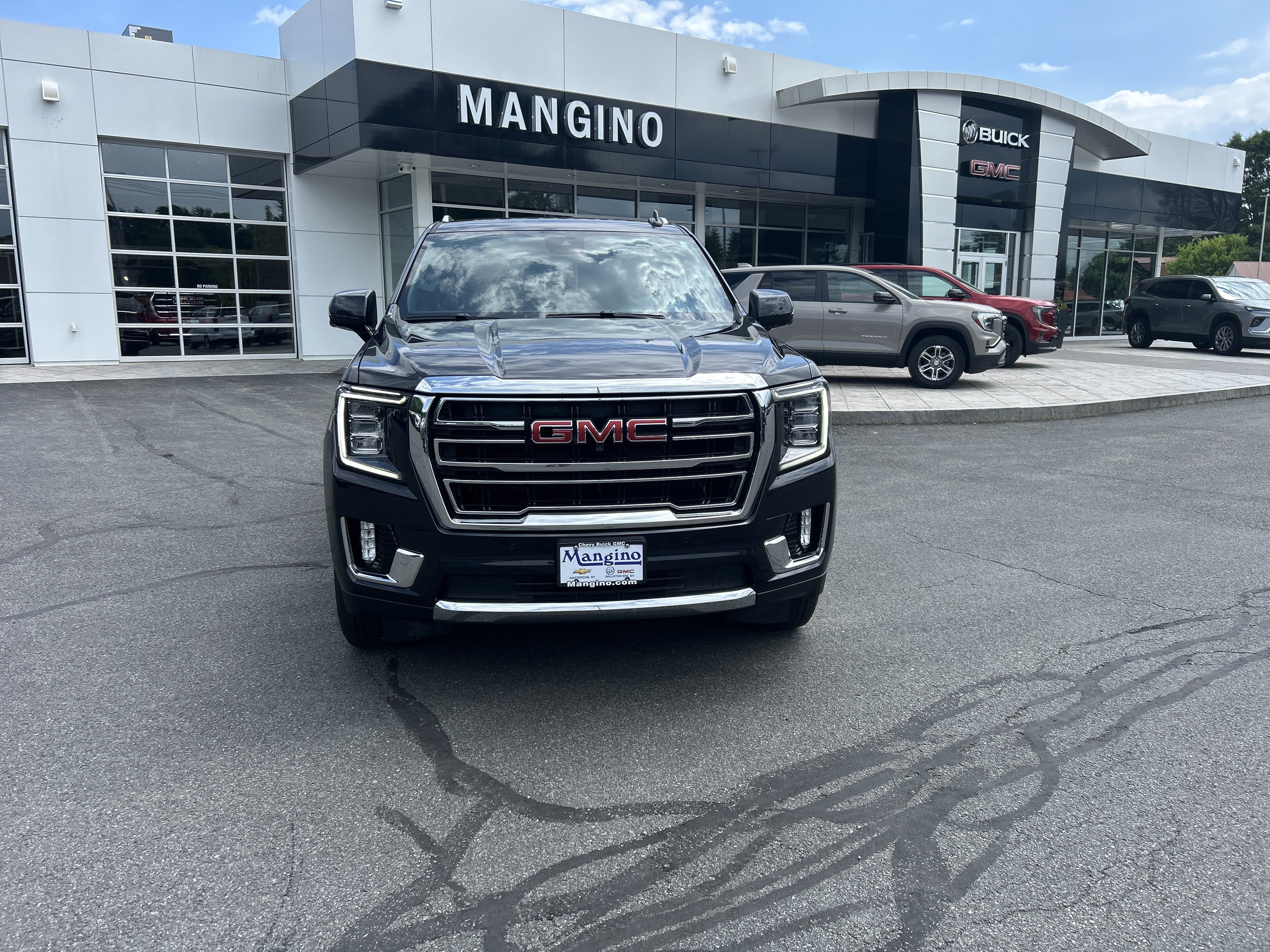Certified 2024 GMC Yukon SLT w/ SLT Luxury Package AWD/4WD image 19