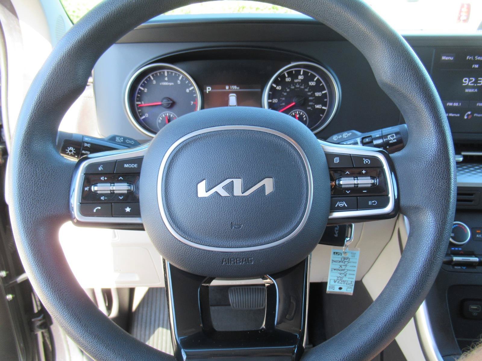 Used 2022 Kia Carnival LX FWD image 28