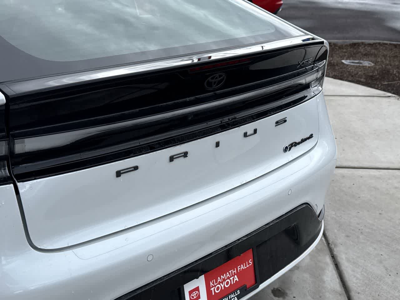 Used 2024 Toyota Prius Prime FWD image 9