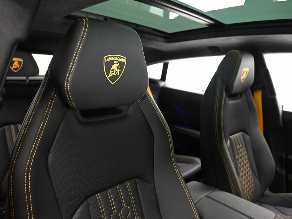 Used 2025 Lamborghini Urus SE AWD/4WD image 16