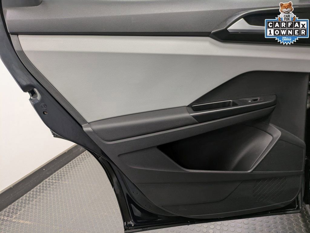 Used 2022 Volkswagen Taos SE w/ Panoramic Sunroof Package image 24