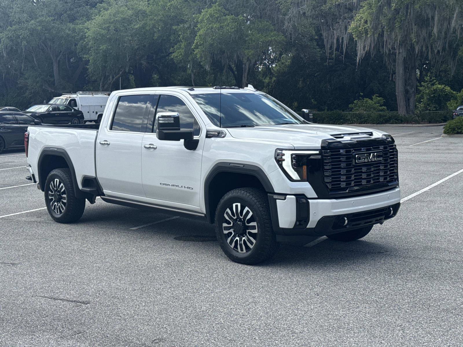 Used 2025 GMC Sierra 2500 Denali Ultimate AWD/4WD image 2