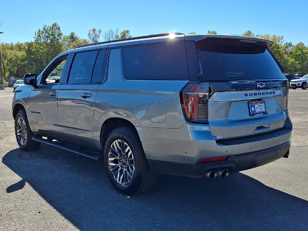 Used 2025 Chevrolet Suburban Z71 AWD/4WD image 8
