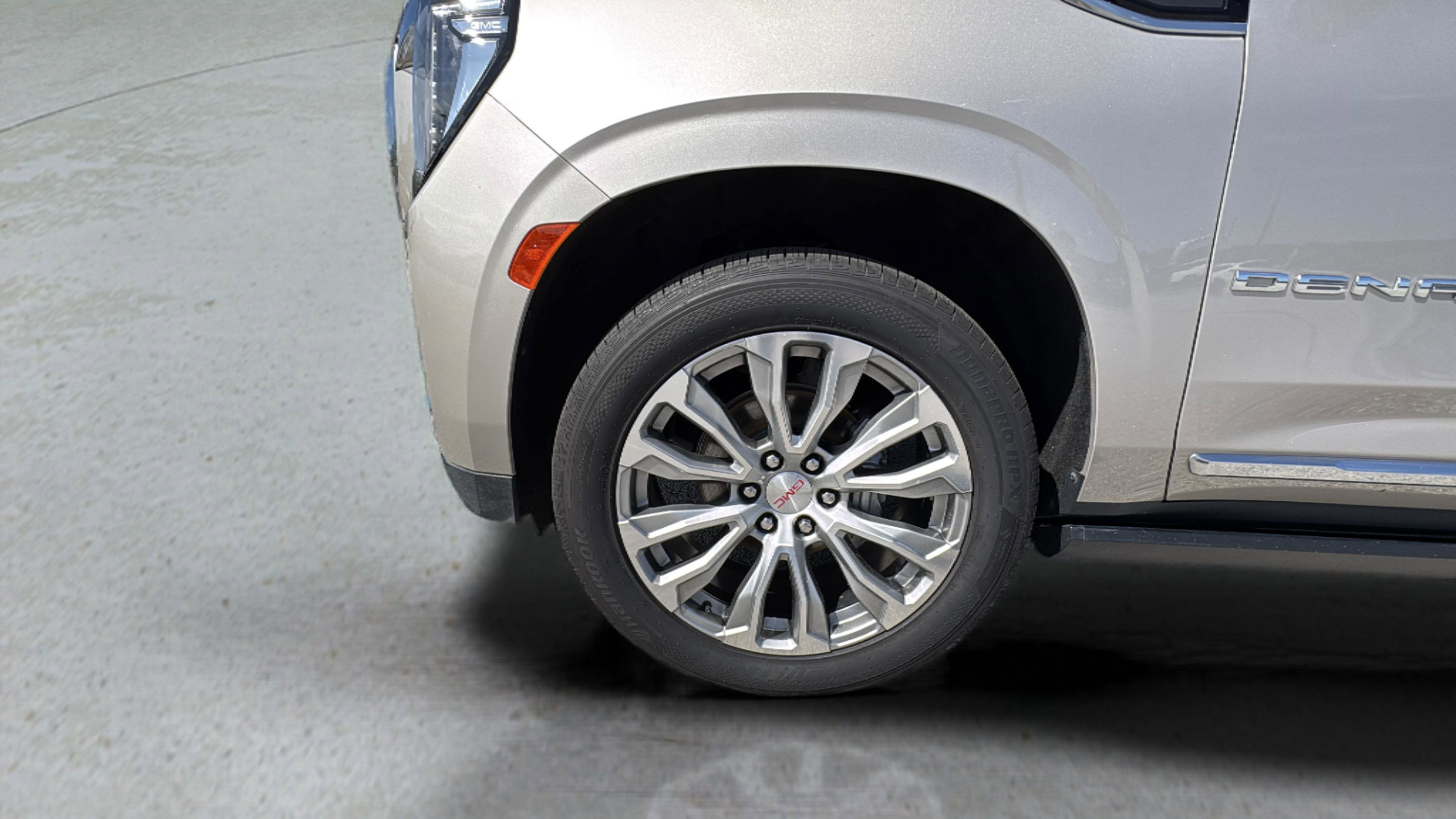 Used 2022 GMC Yukon XL Denali image 17