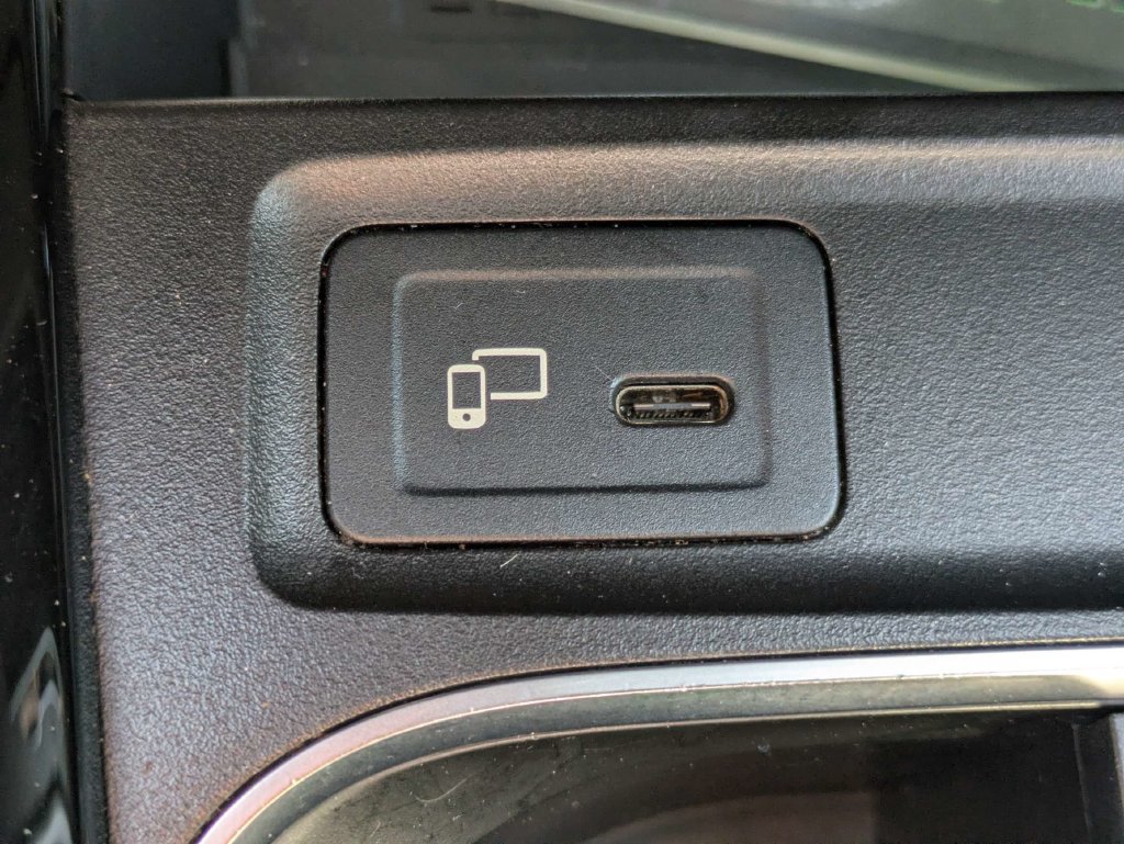 Used 2022 Mercedes-Benz GLB 250 image 28