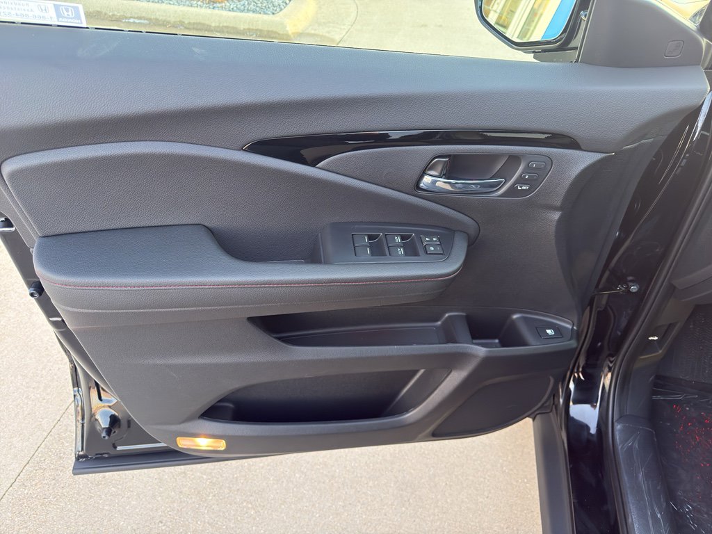 Used 2025 Honda Ridgeline TrailSport image 13