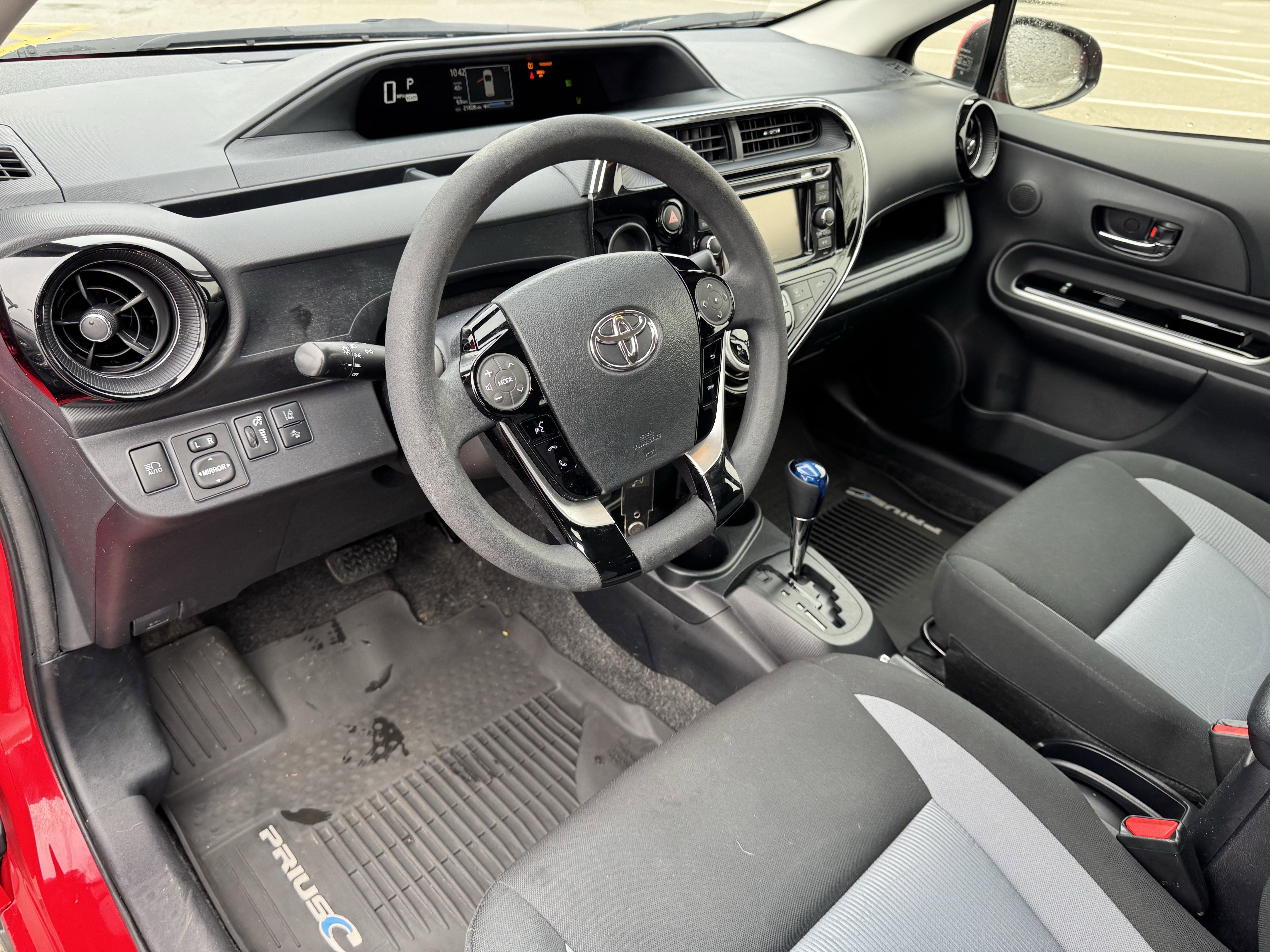 Used 2019 Toyota Prius C image 28
