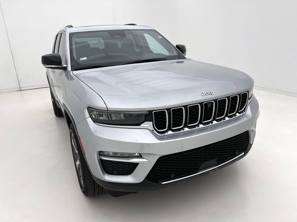 Used 2023 Jeep Grand Cherokee Limited w/ Luxury Tech Group II image 3