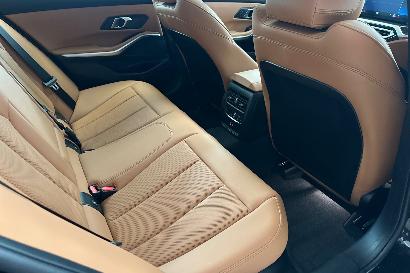 Certified 2024 BMW 330i Sedan w/ Convenience Package RWD image 33