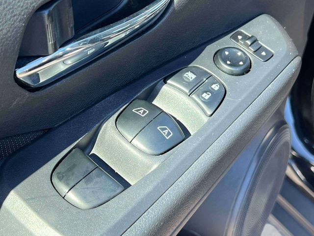 Used 2023 Nissan Kicks SV FWD image 18