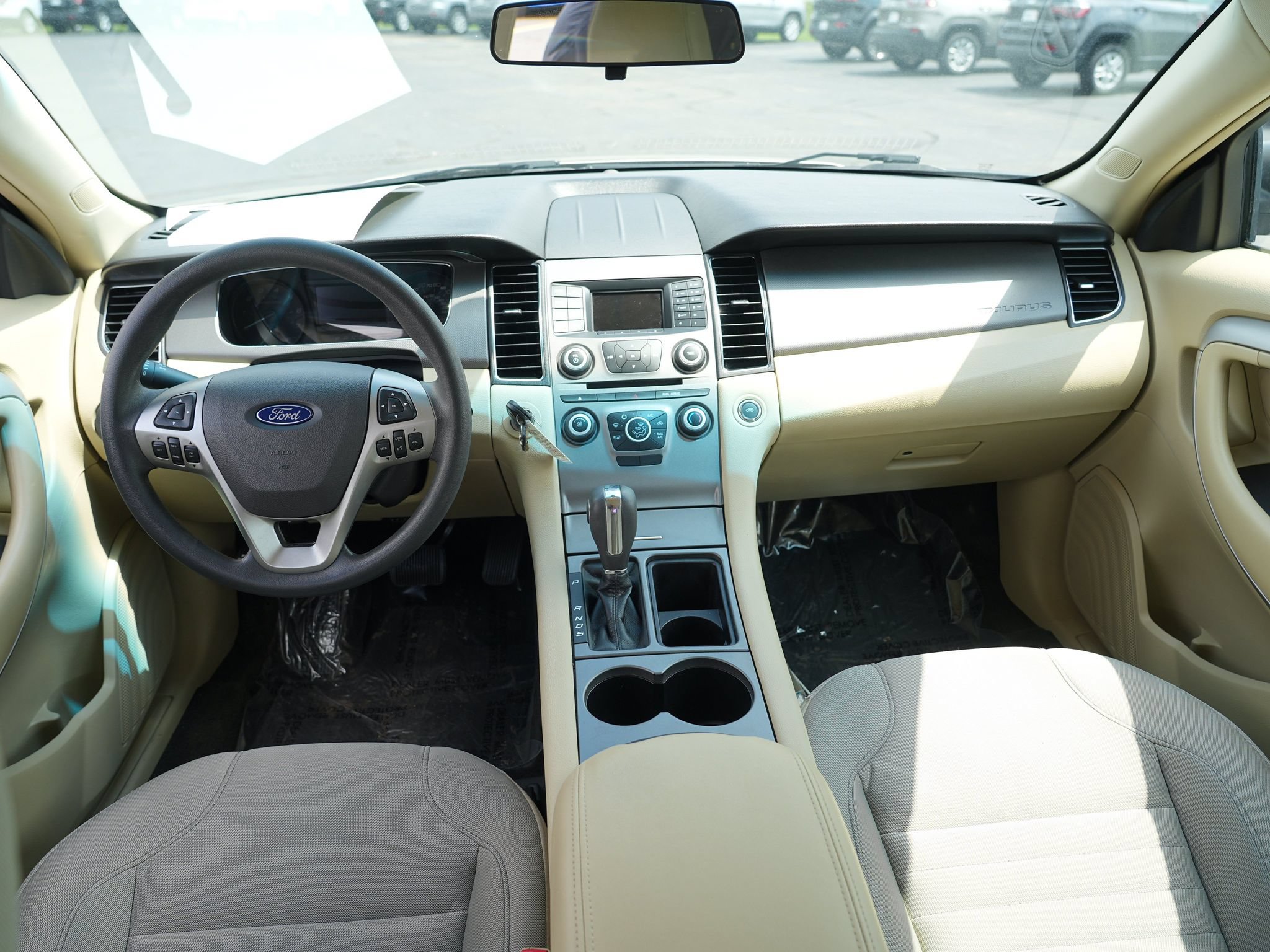 Used 2018 Ford Taurus SE FWD image 26