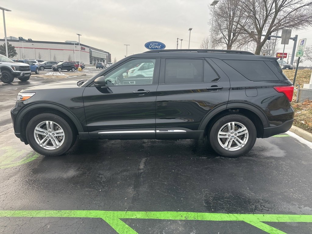 Used 2022 Ford Explorer XLT w/ Equipment Group 202A image 4