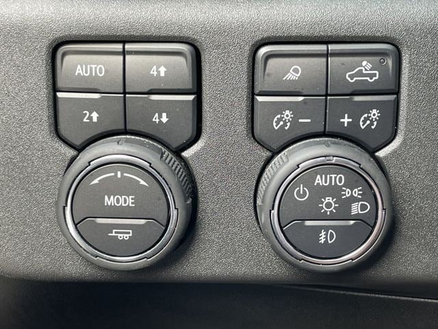 Used 2025 Chevrolet Silverado 1500 LTZ AWD/4WD image 22