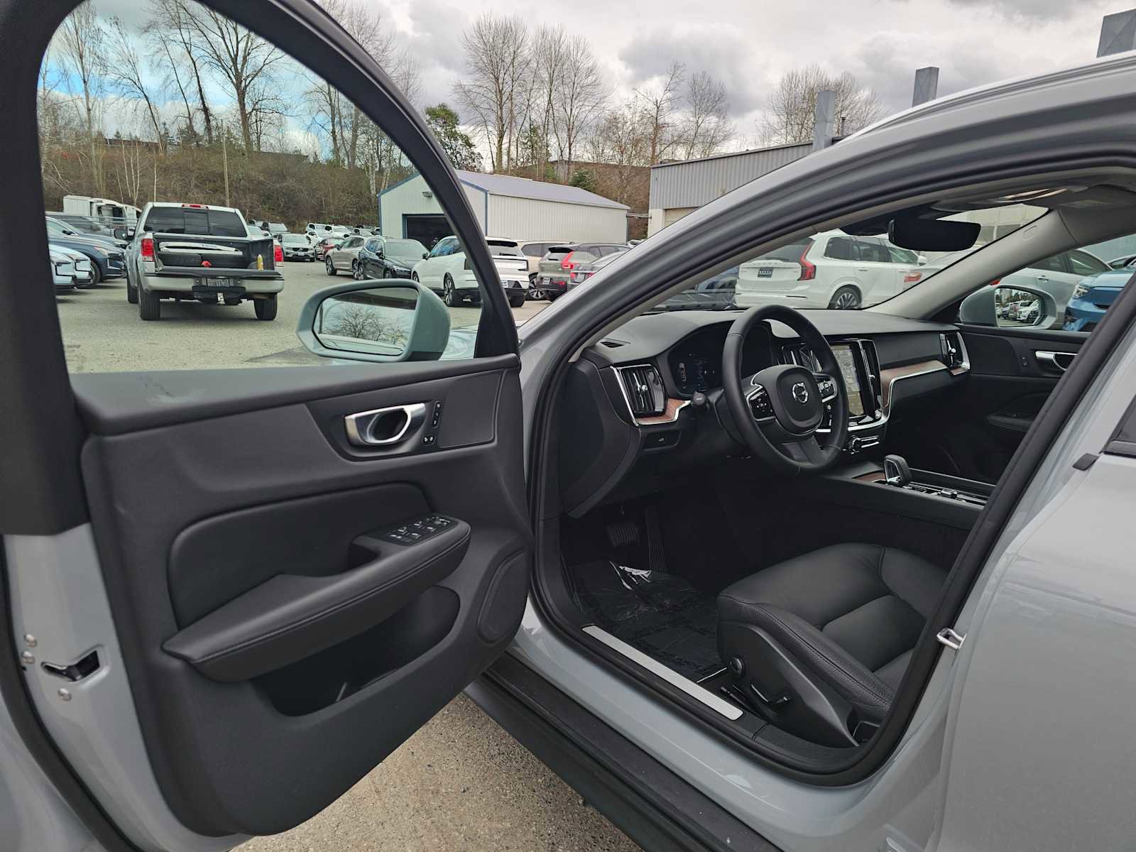 Certified 2025 Volvo V60 B5 Cross Country Plus image 22