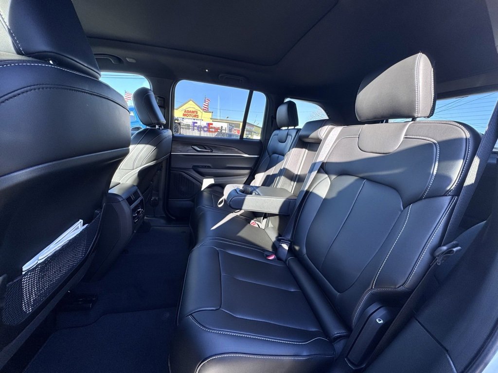 New 2025 Jeep Grand Cherokee Limited w/ Black Appearance Package image 15