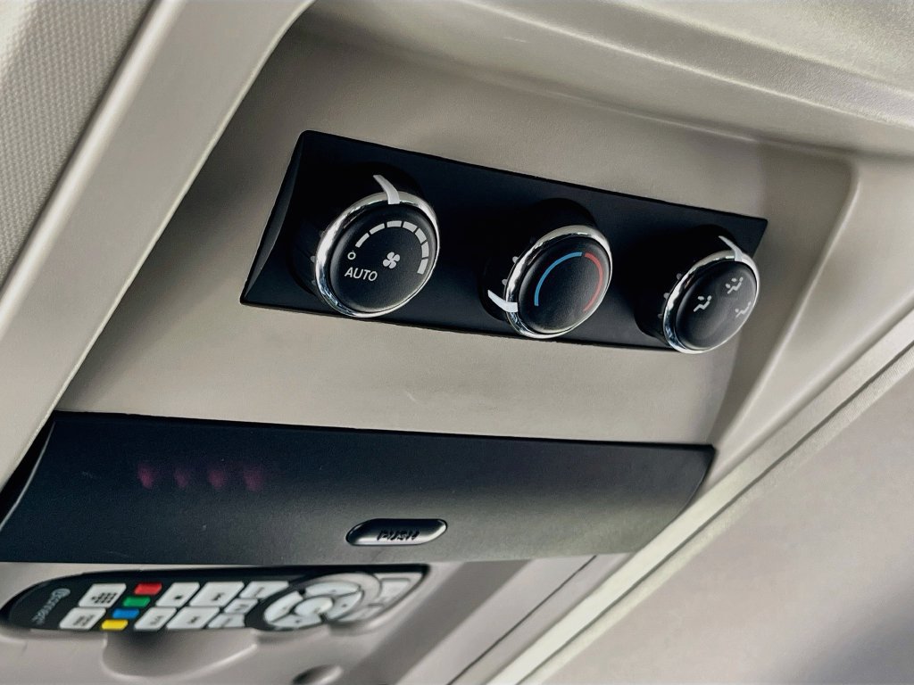 Used 2014 Chrysler Town & Country Touring-L FWD image 24
