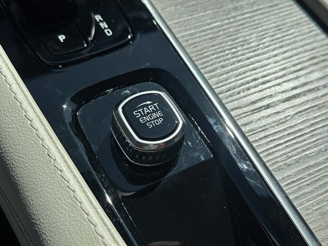 Certified 2025 Volvo XC90 T8 Plus AWD/4WD image 30