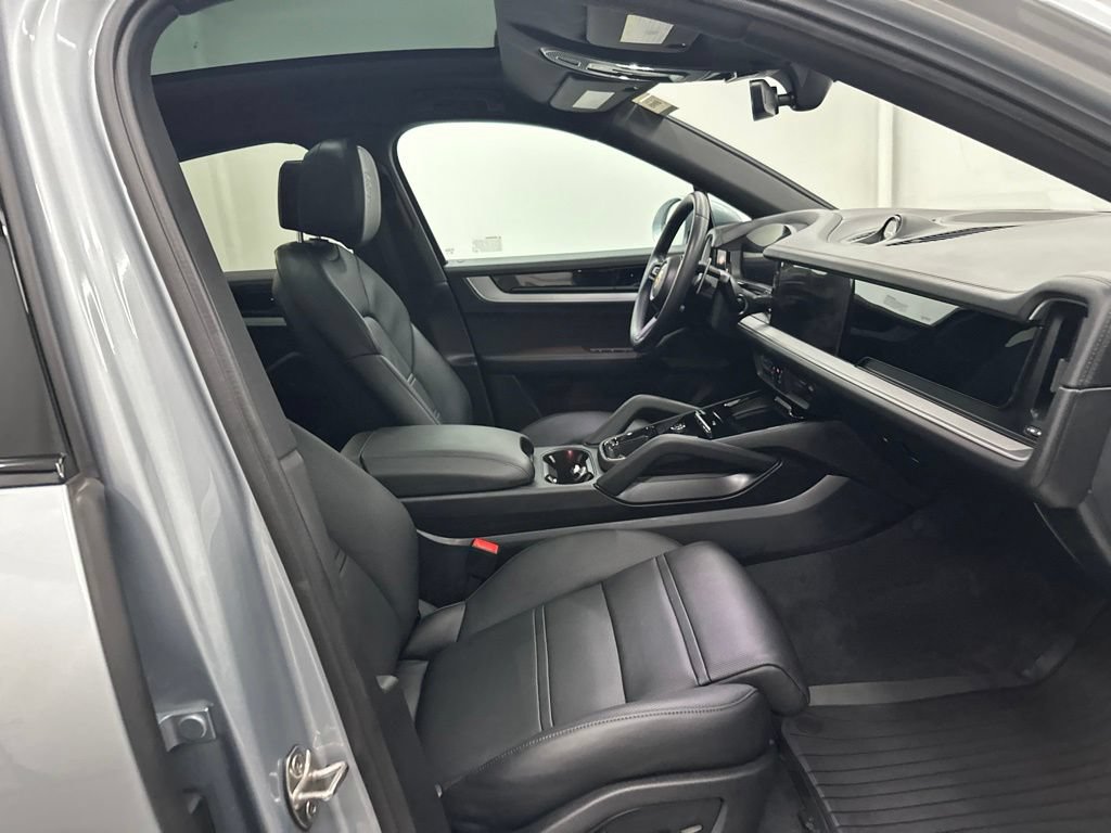 Used 2024 Porsche Cayenne Coupe AWD/4WD image 28