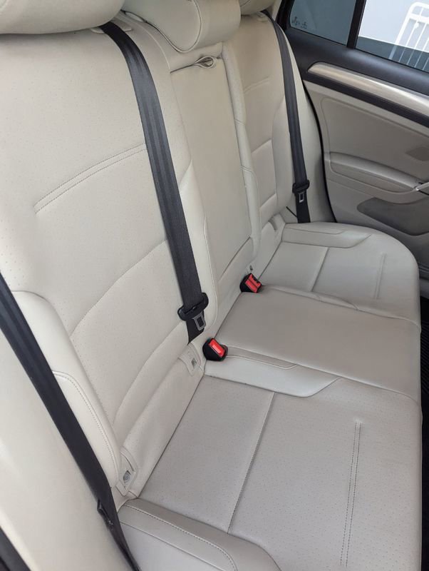 Used 2015 Volkswagen Golf TDI S FWD image 30