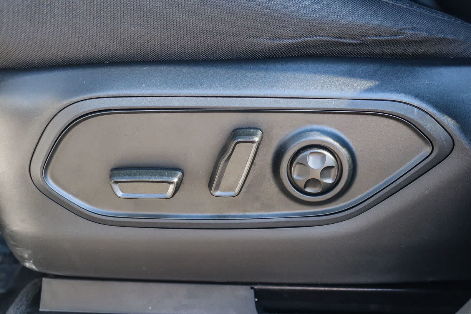 Used 2025 Jeep Grand Cherokee Laredo X RWD image 22