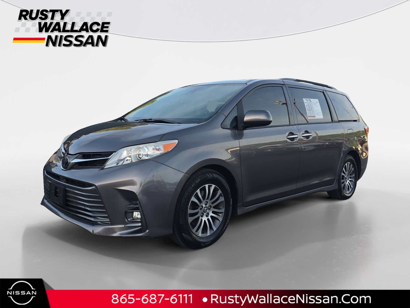 Used 2019 Toyota Sienna XLE FWD video 1